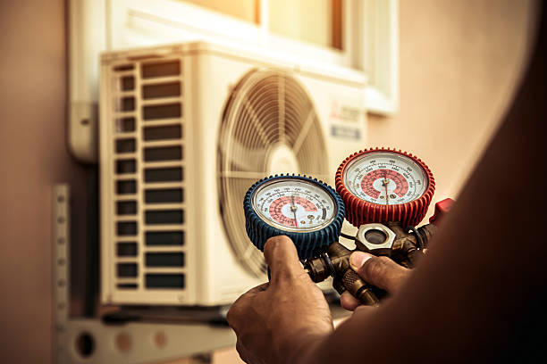 Professional Hvac technician working in Gulf Breeze, FL